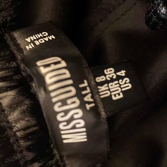 MISSGUIDED size 8 - black faux leather jogger pants - Picture 6 of 6